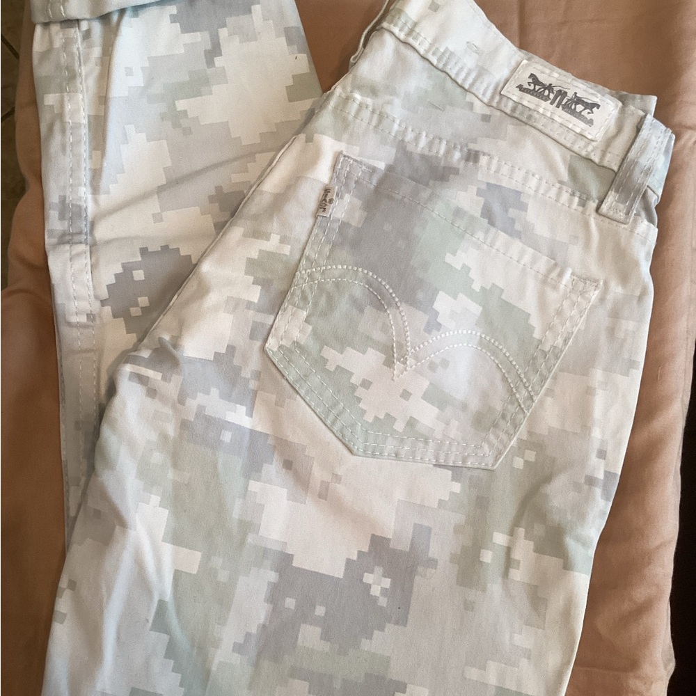 Levi's 524 Ankle Pants